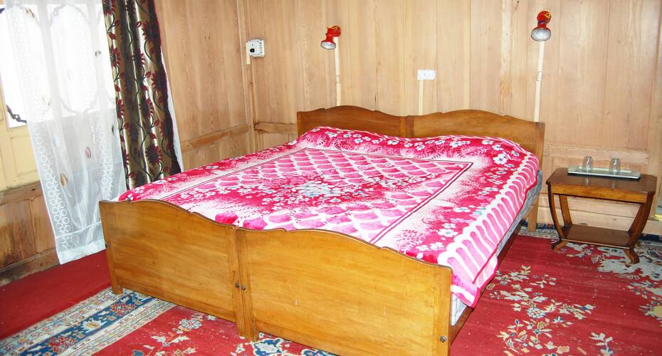 Acro Polis House Boat, Srinagar 3